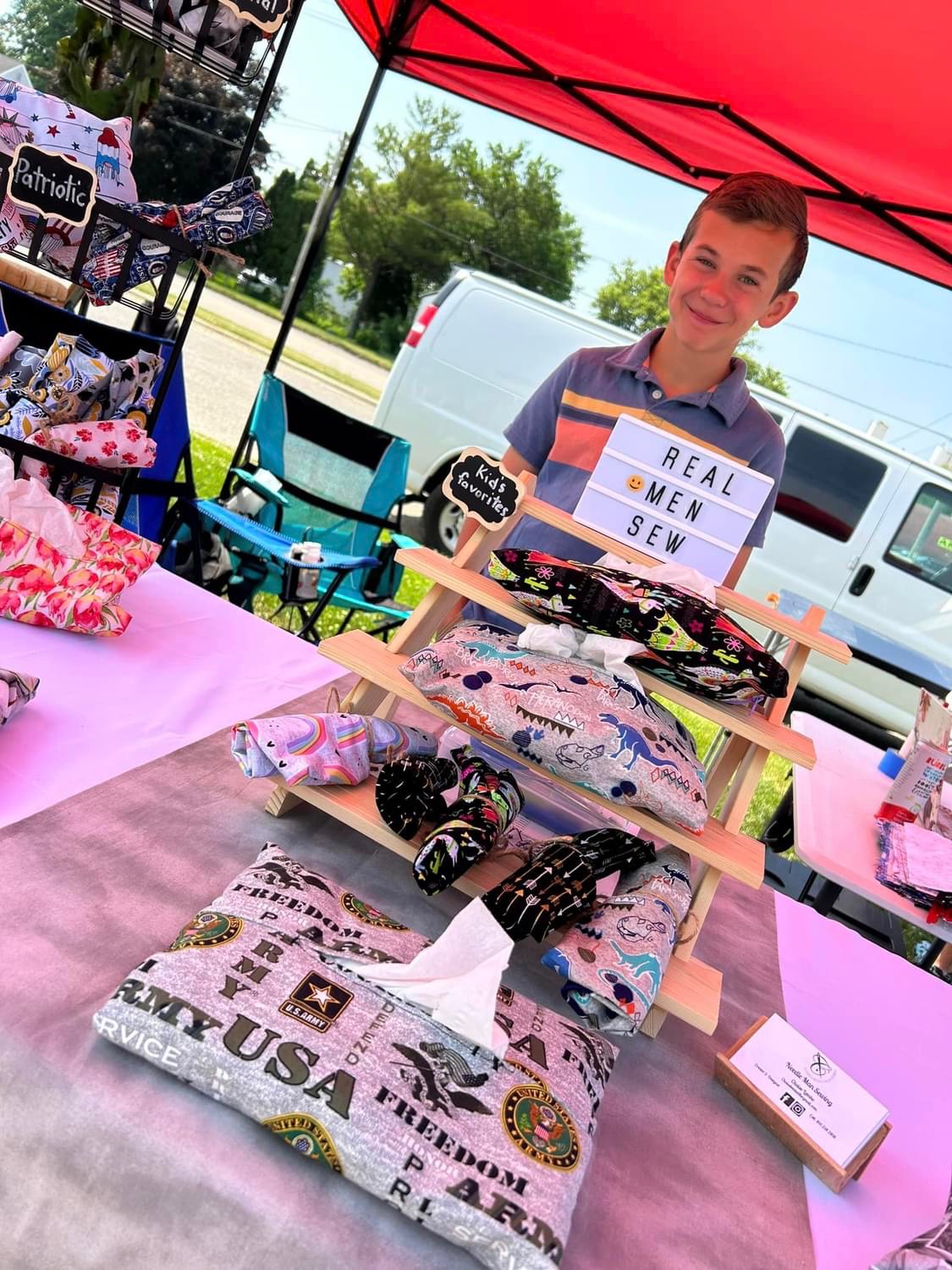 Chaises Needle Man Sewing